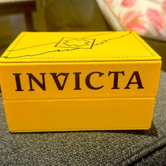 Invicta *Rare Vintage* 9882 Signature Gold Quartz Watch  display picture 3